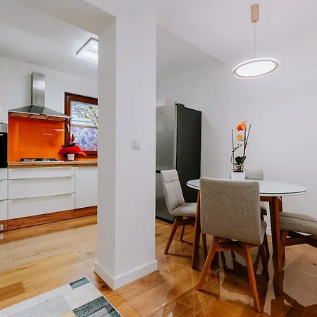 Jutro With Free Private Parking-garage Apartment