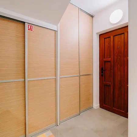 Jutro With Free Private Parking-garage