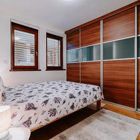 Apartment Jutro With Free Private Parking-garage *